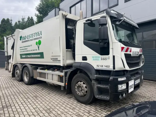 Śmieciarka IVECO Stralis 330 z zabudową Faun przed serwisem regeneracji filtrów cząstek stałych